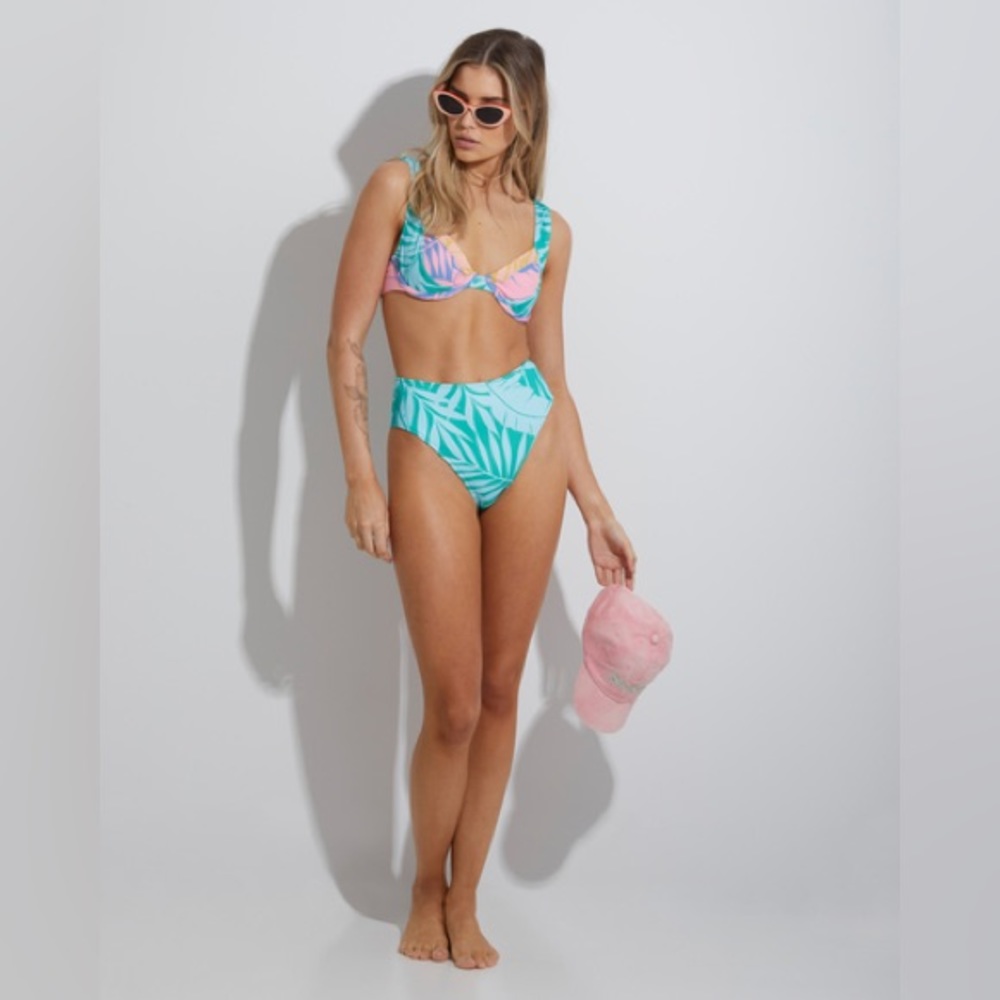 NWT Billabong Bikini in Mystic Beach | size small